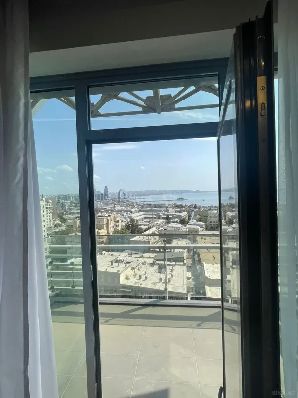 Satılır 2 otaqlı mənzil 105 m²