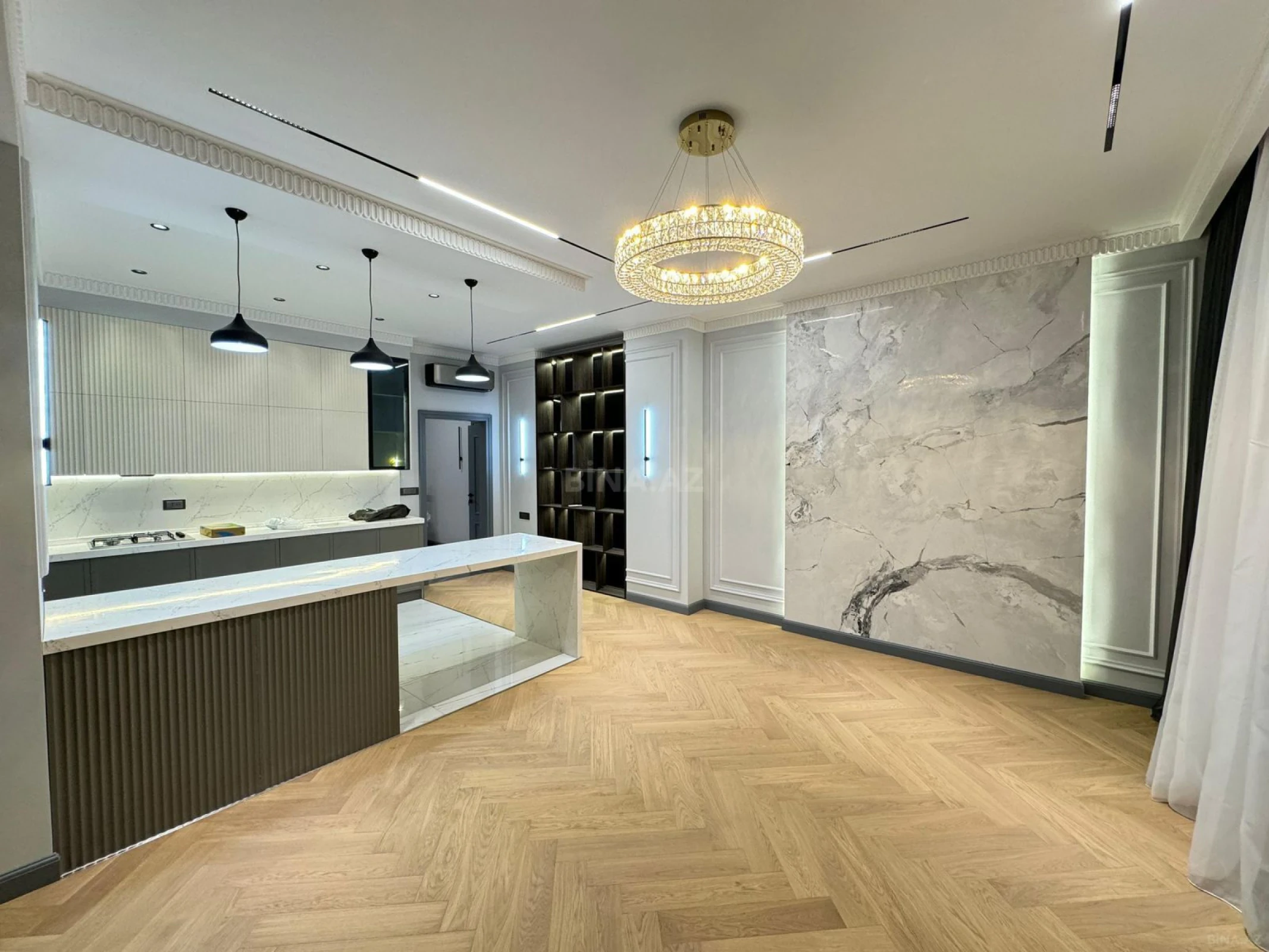 Satılır 2 otaqlı mənzil 105 m²