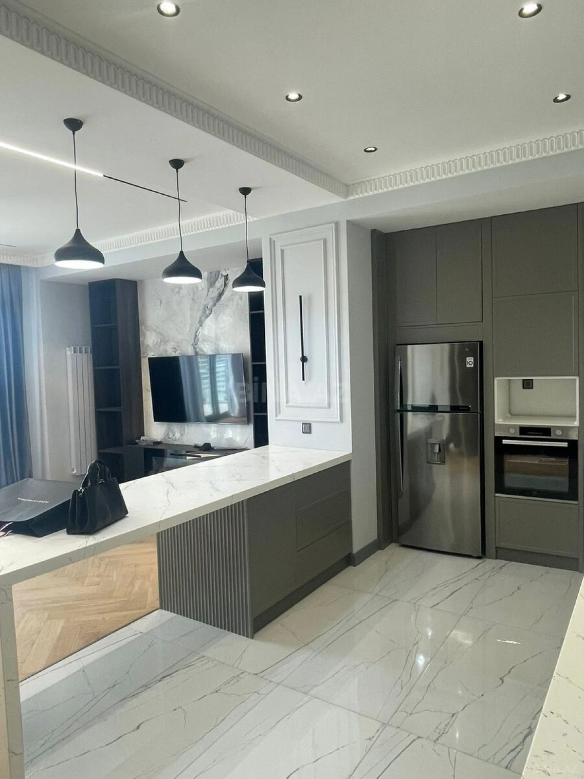 Satılır 2 otaqlı mənzil 105 m²