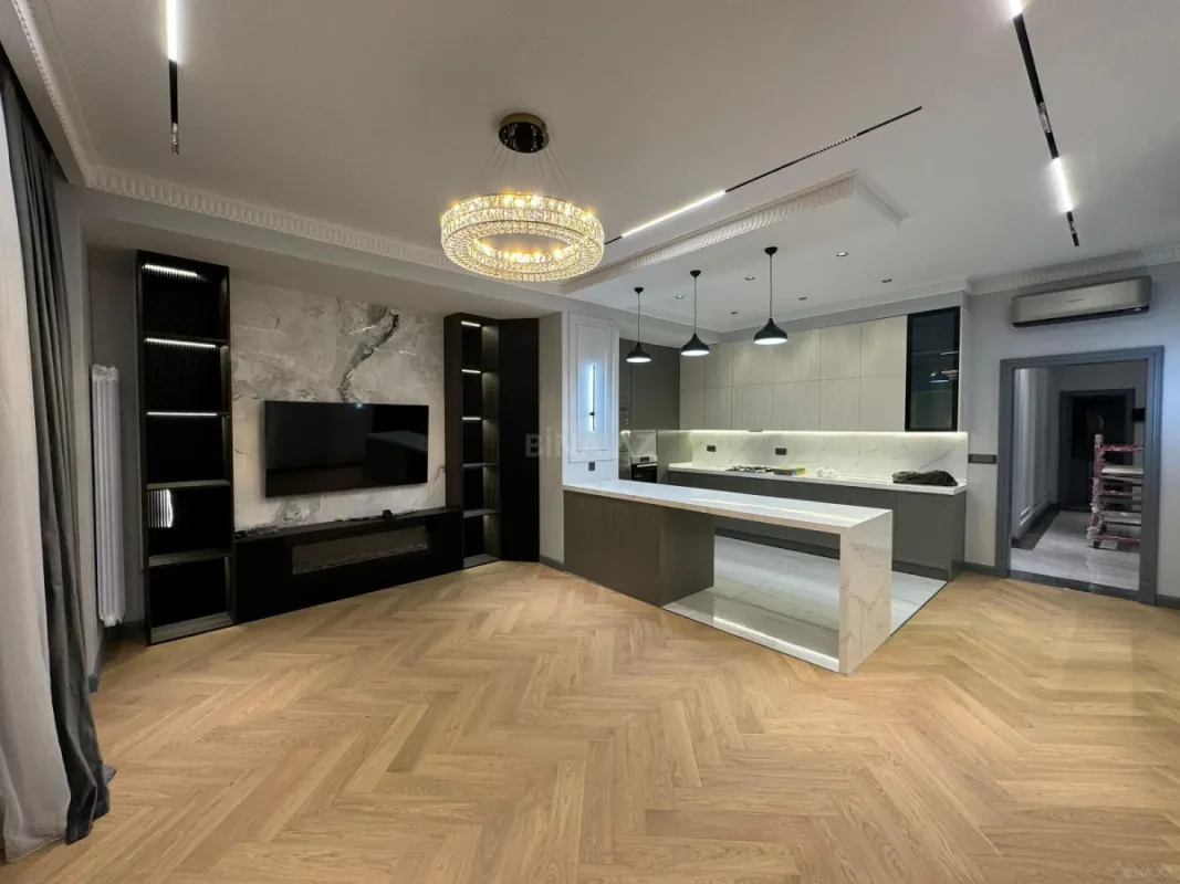 Satılır 2 otaqlı mənzil 105 m²