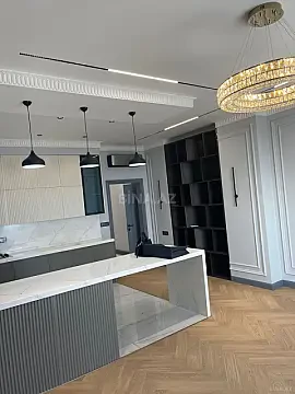 Satılır 2 otaqlı mənzil 105 m²