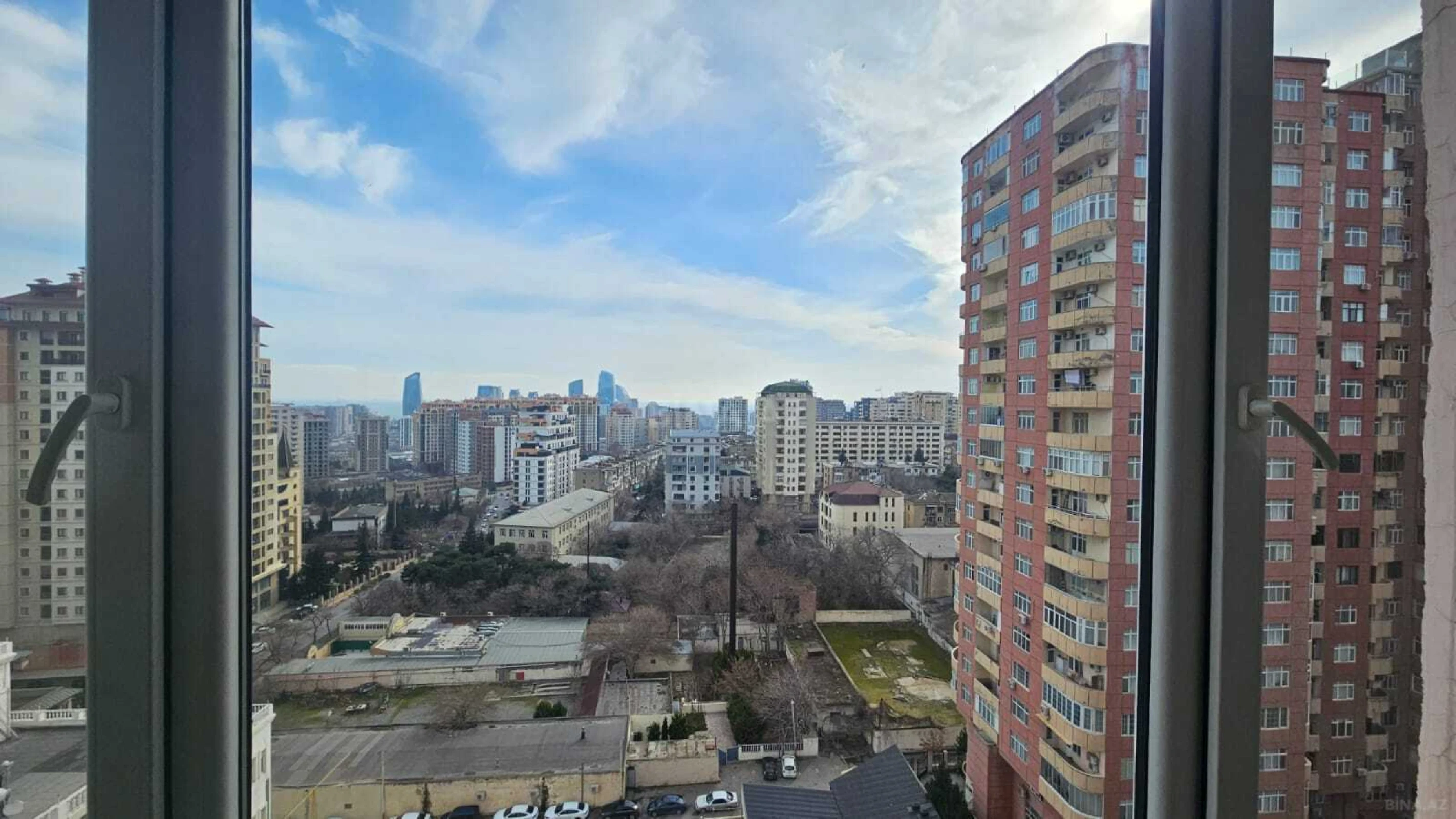 Kirayə verilir 3 otaqlı mənzil 128 m²