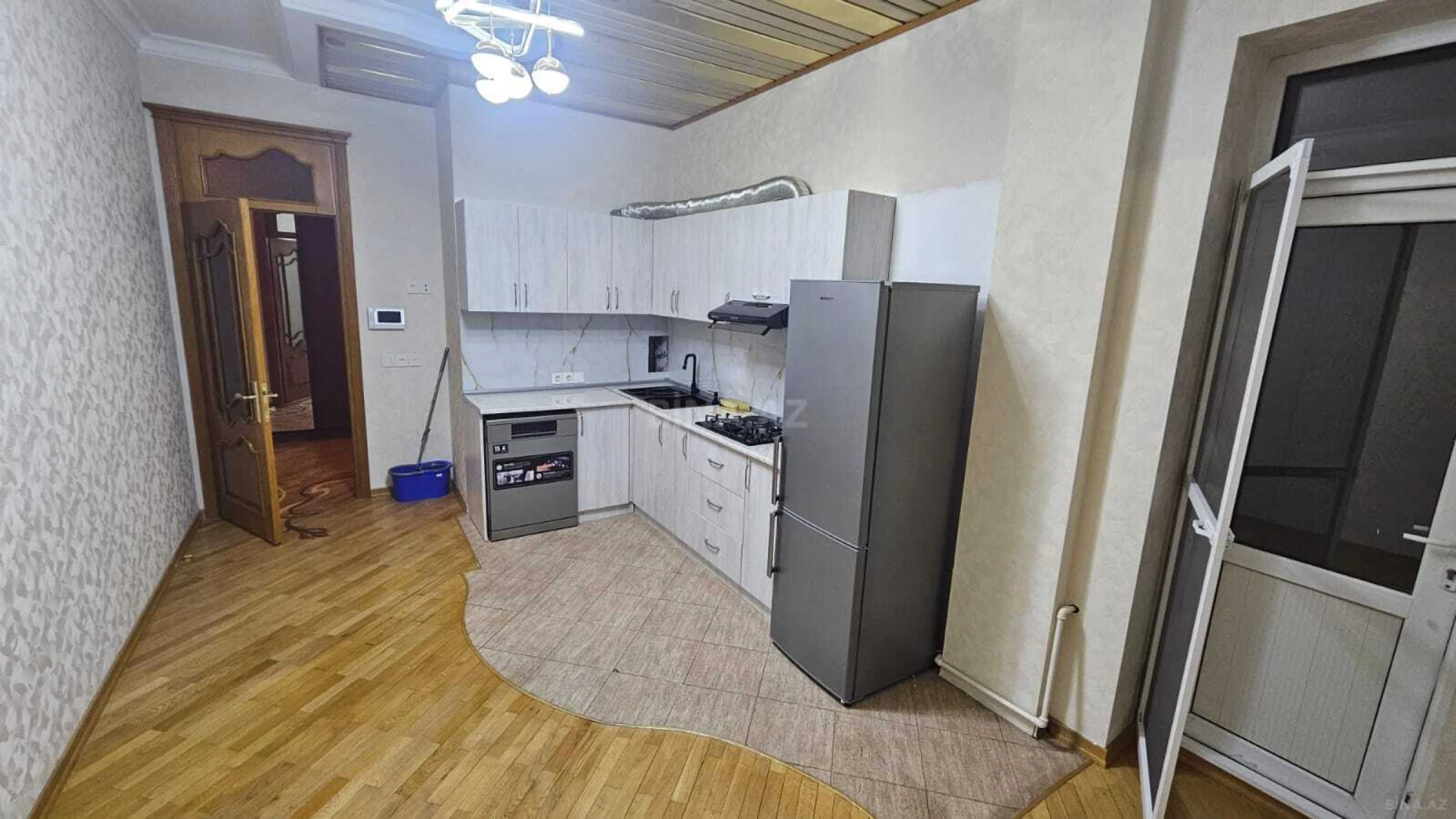 Kirayə verilir 3 otaqlı mənzil 128 m²
