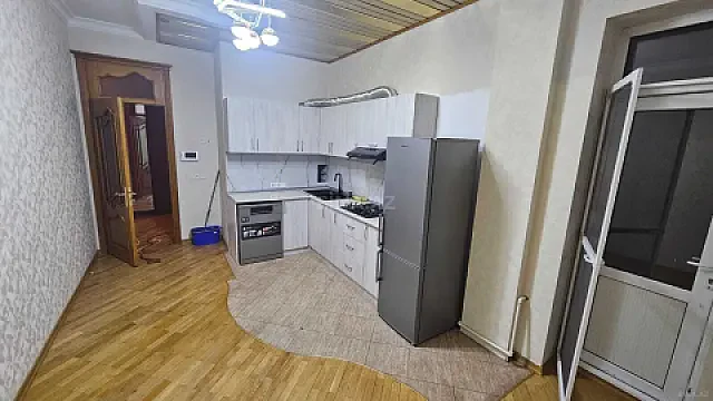 Kirayə verilir 3 otaqlı mənzil 128 m²