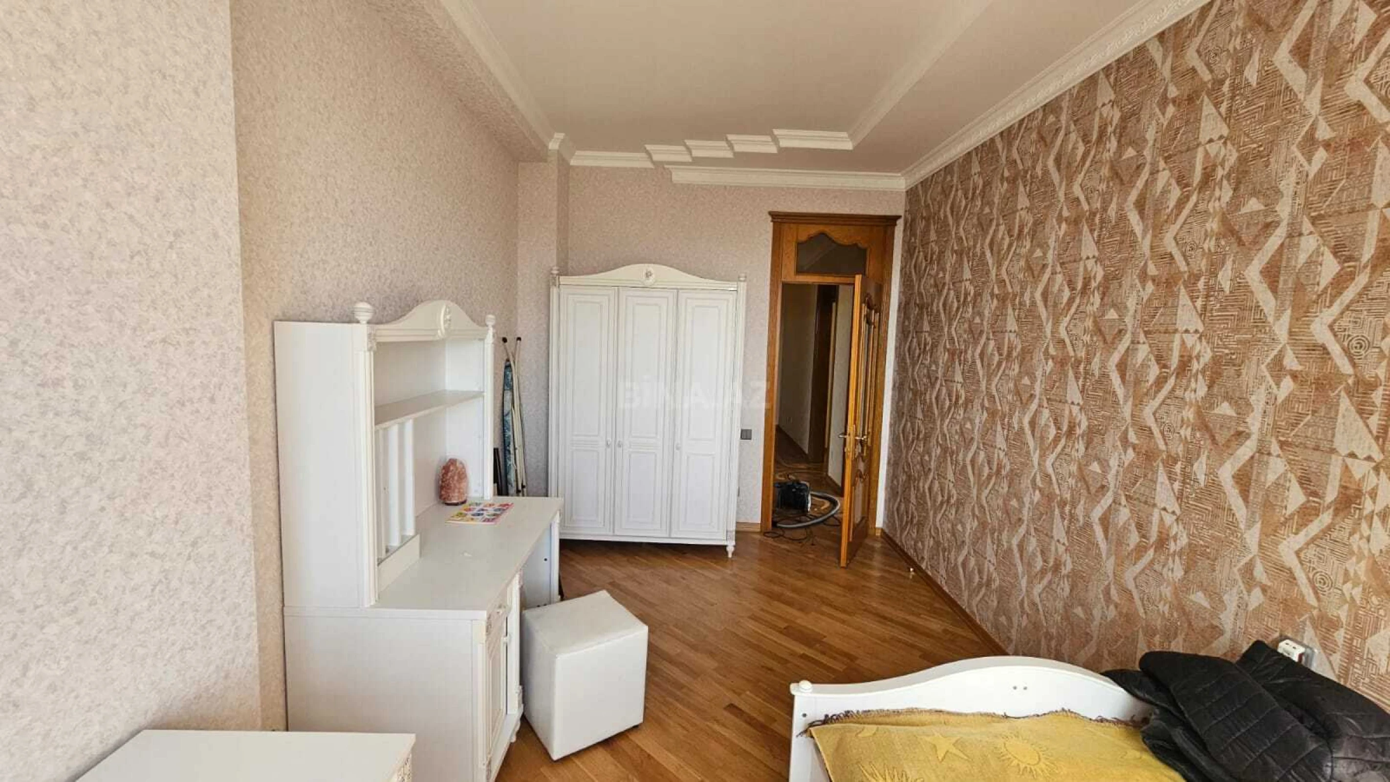 Kirayə verilir 3 otaqlı mənzil 128 m²
