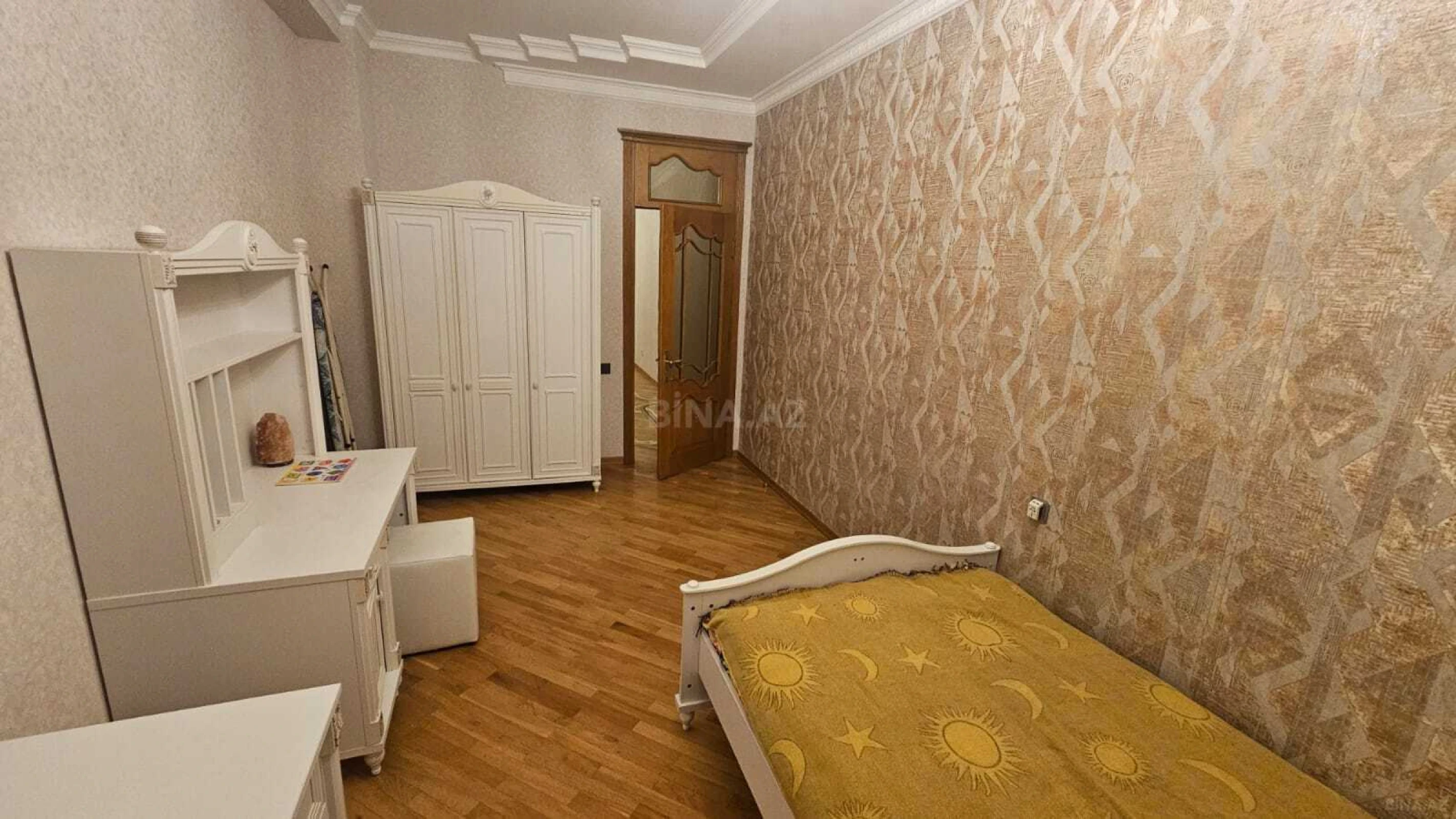 Kirayə verilir 3 otaqlı mənzil 128 m²