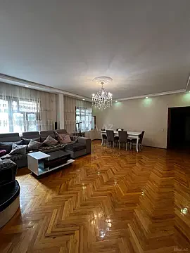 Satılır 5 otaqlı mənzil 130 m² — Bakı, İnşaatçılar 5 otaq 130.00 m²