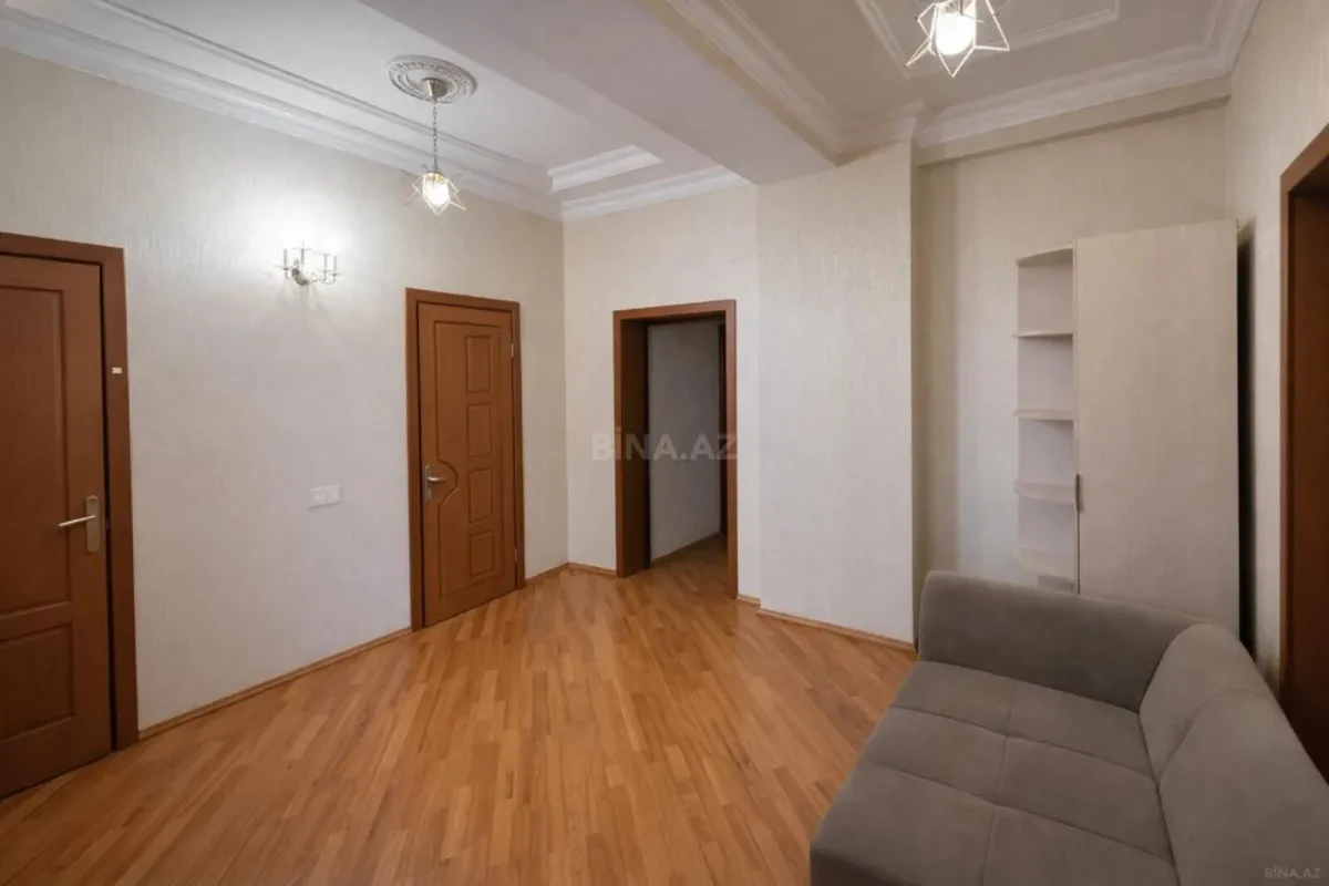 Satılır 3 otaqlı mənzil 105 m²