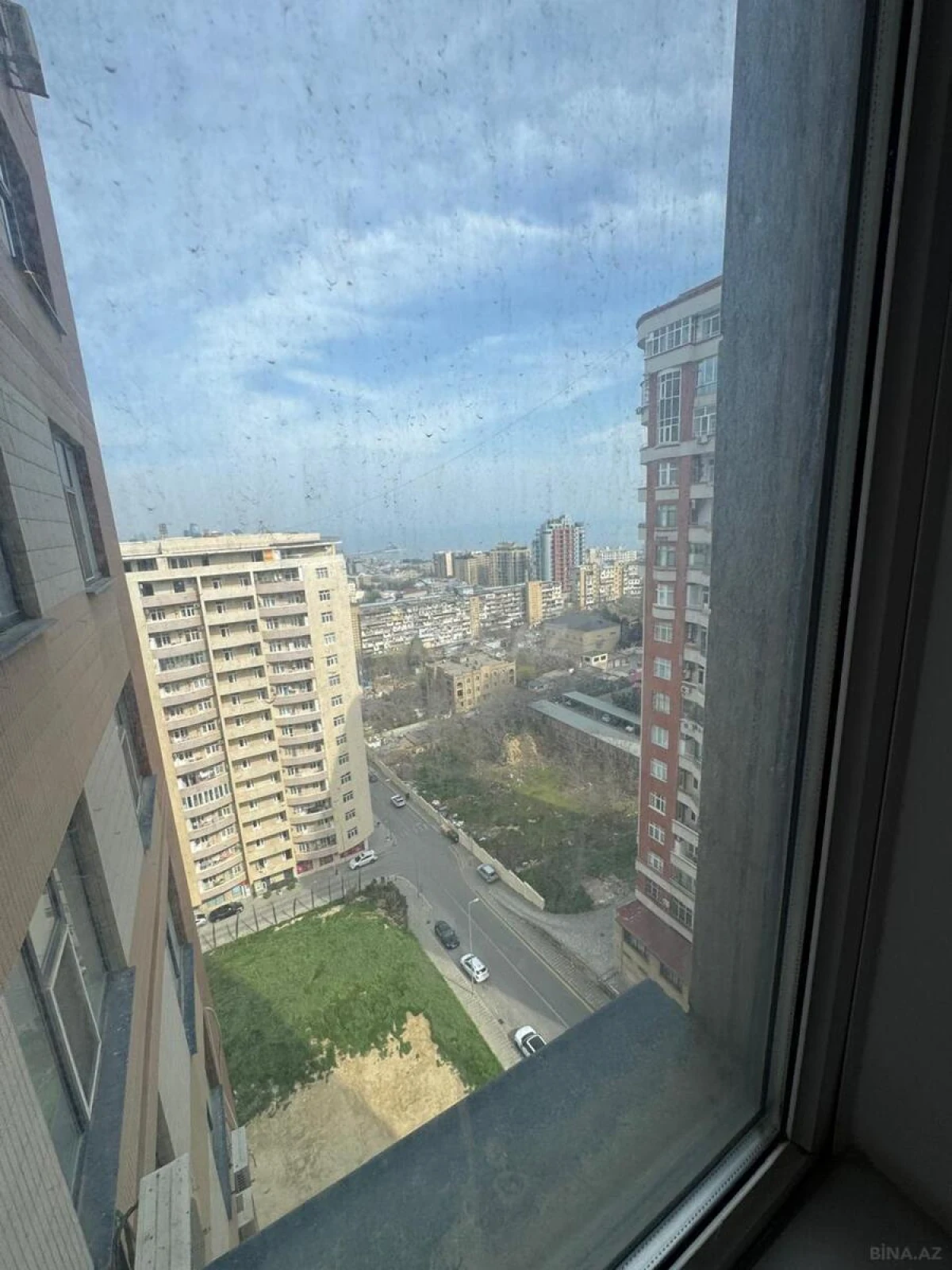 Satılır 4 otaqlı mənzil 181 m²