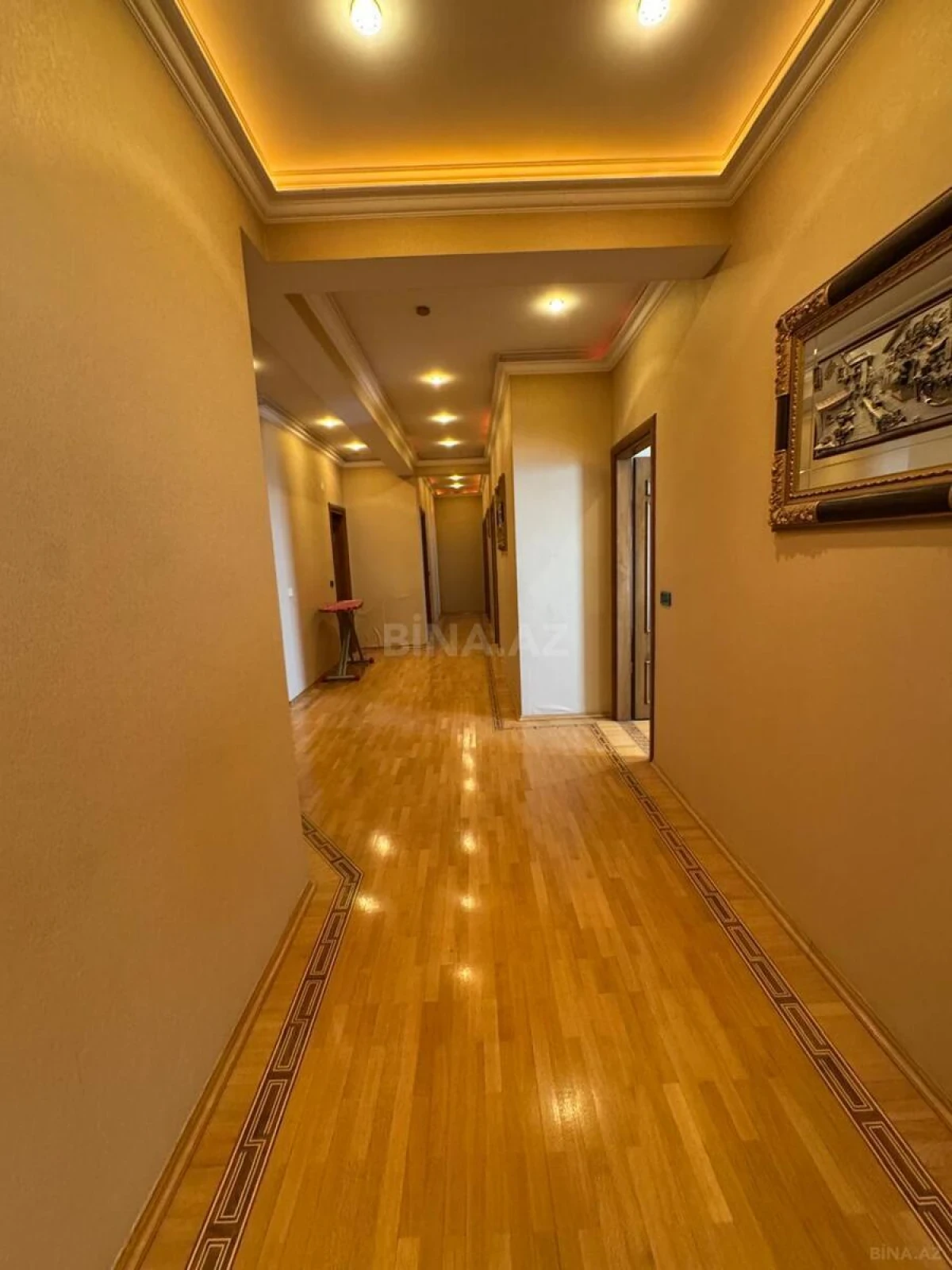 Satılır 4 otaqlı mənzil 181 m²