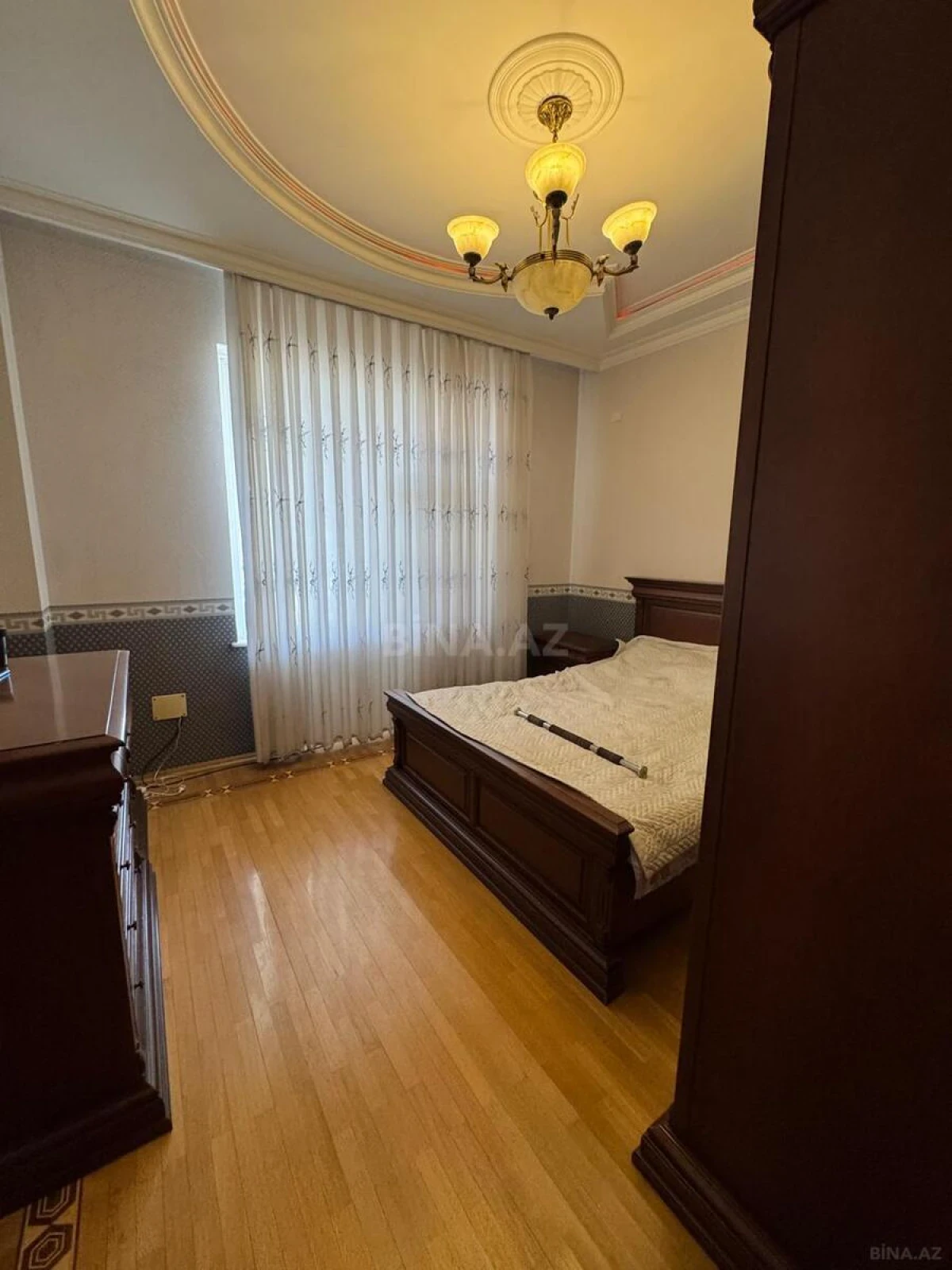Satılır 4 otaqlı mənzil 181 m²