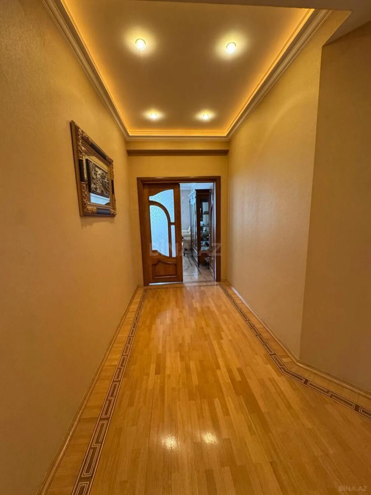 Satılır 4 otaqlı mənzil 181 m²