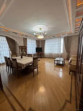 Satılır 4 otaqlı mənzil 181 m²