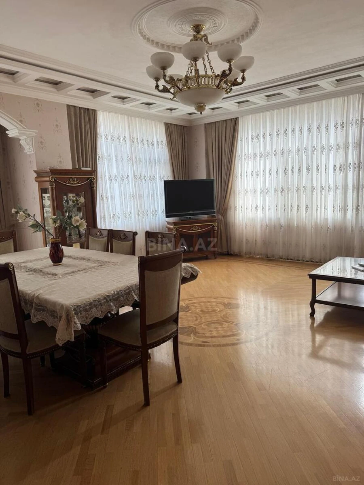 Satılır 4 otaqlı mənzil 181 m²