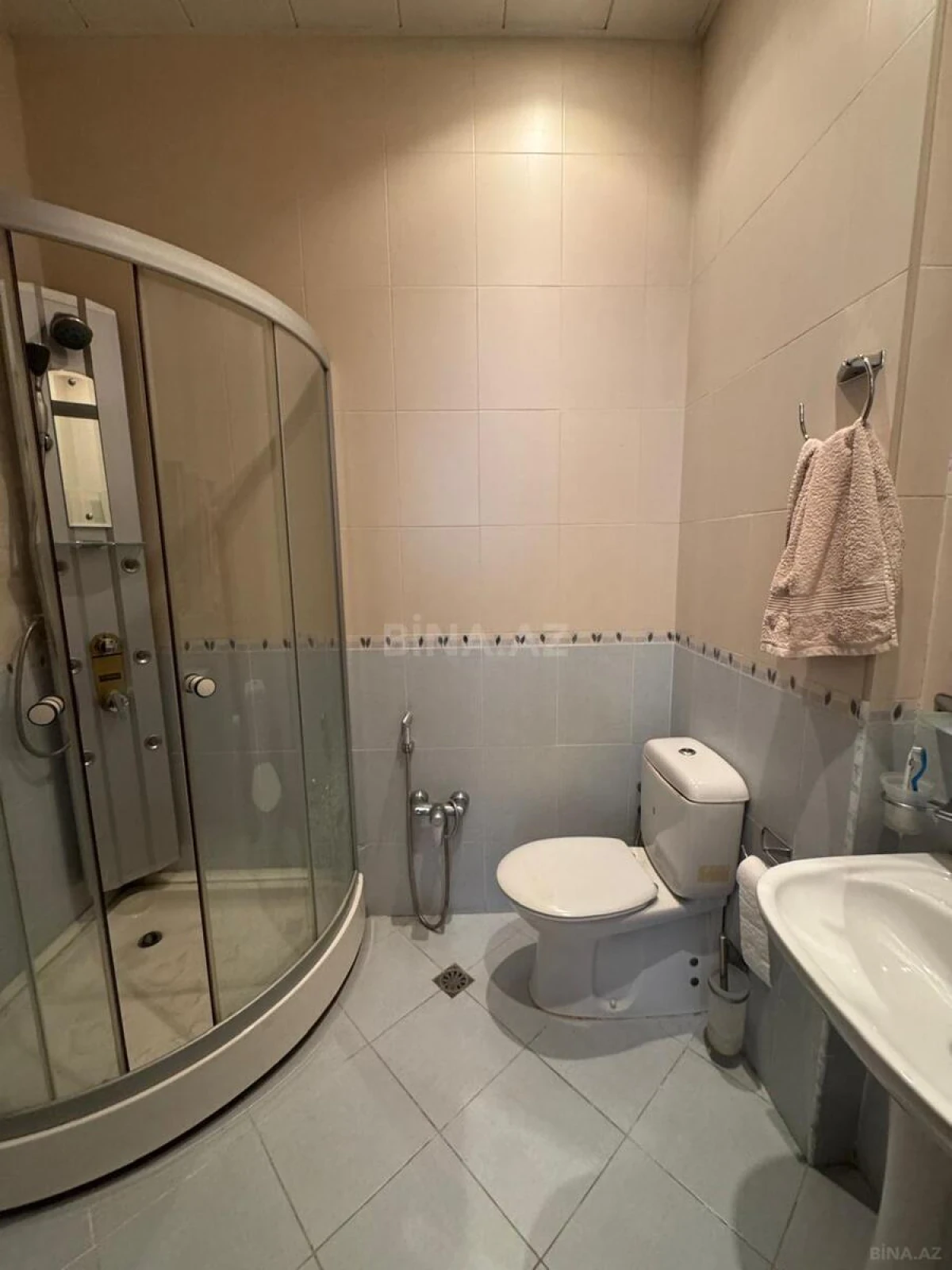 Satılır 4 otaqlı mənzil 181 m²
