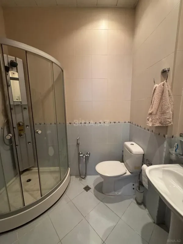 Satılır 4 otaqlı mənzil 181 m²