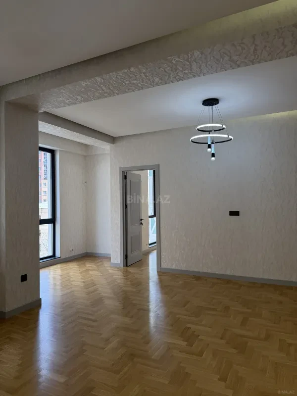Satılır 4 otaqlı mənzil 117 m²