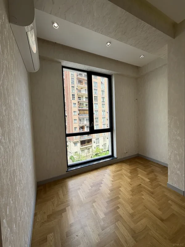 Satılır 4 otaqlı mənzil 117 m²