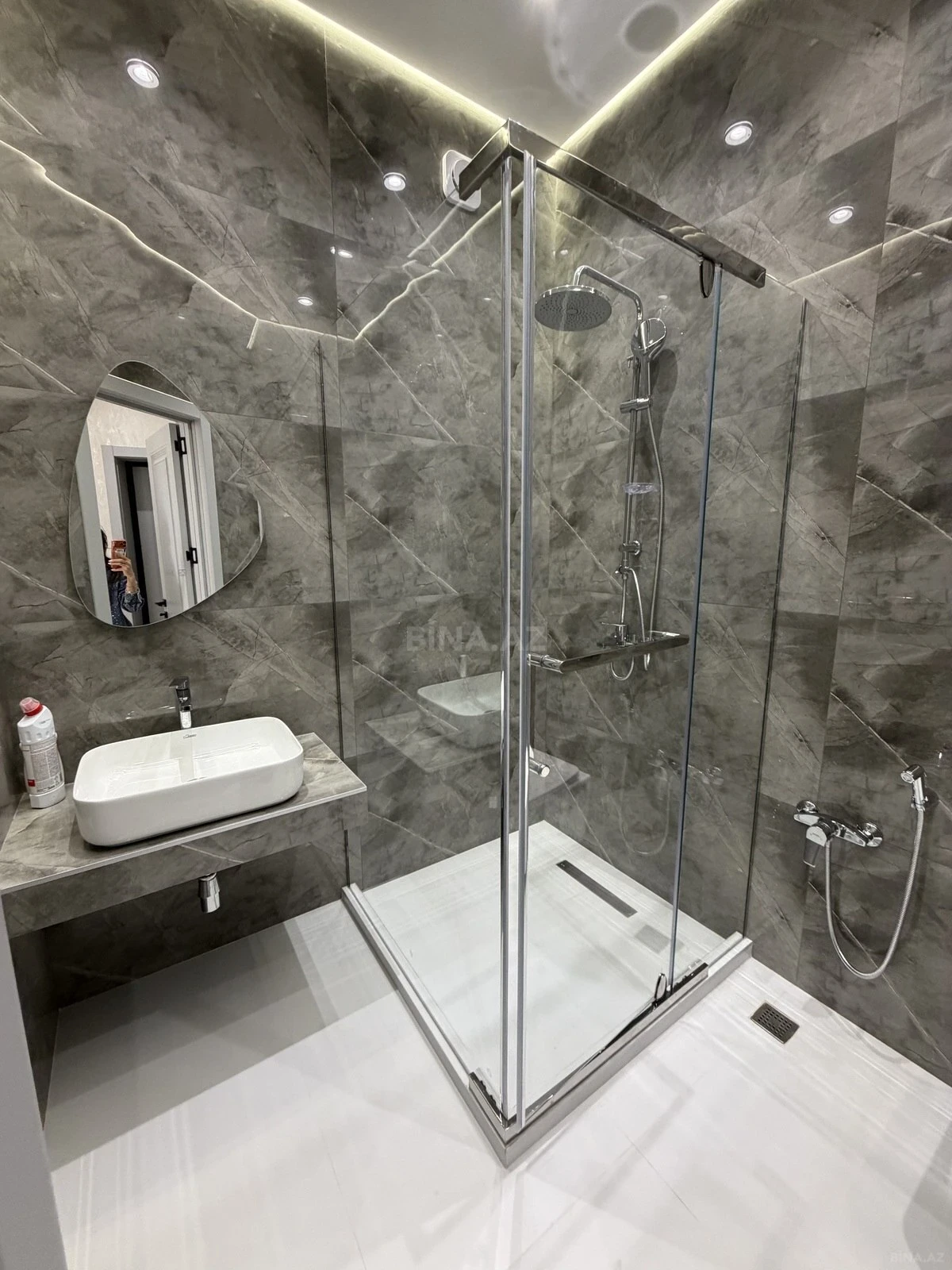 Satılır 4 otaqlı mənzil 117 m²