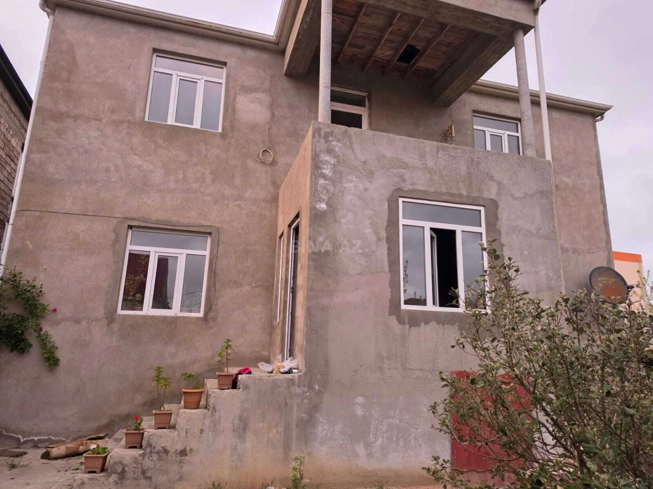 Satılır 7 otaqlı həyət evi 280 m²