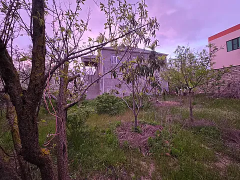 Satılır 7 otaqlı həyət evi 280 m²