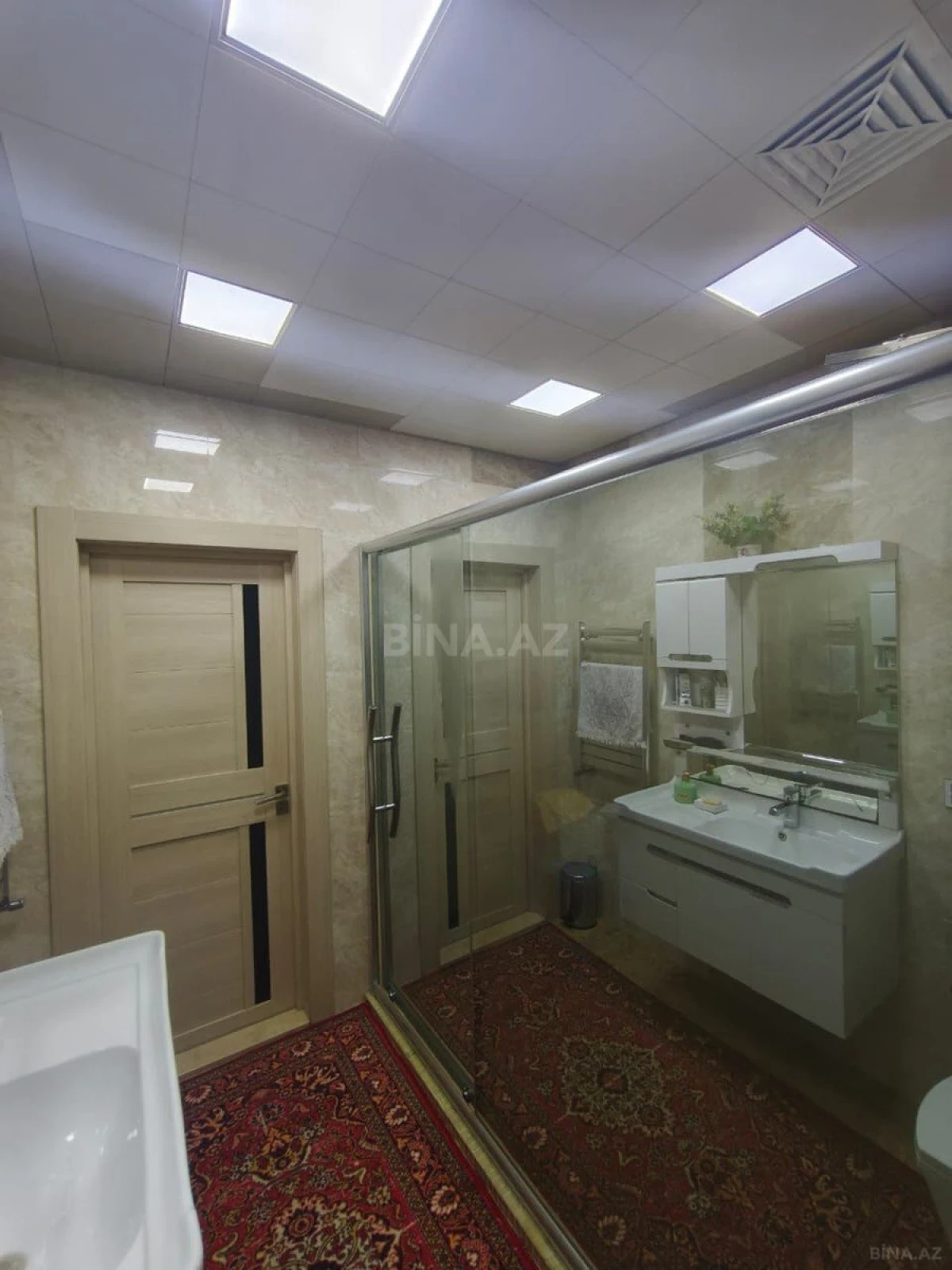 Satılır 3 otaqlı mənzil 137 m²