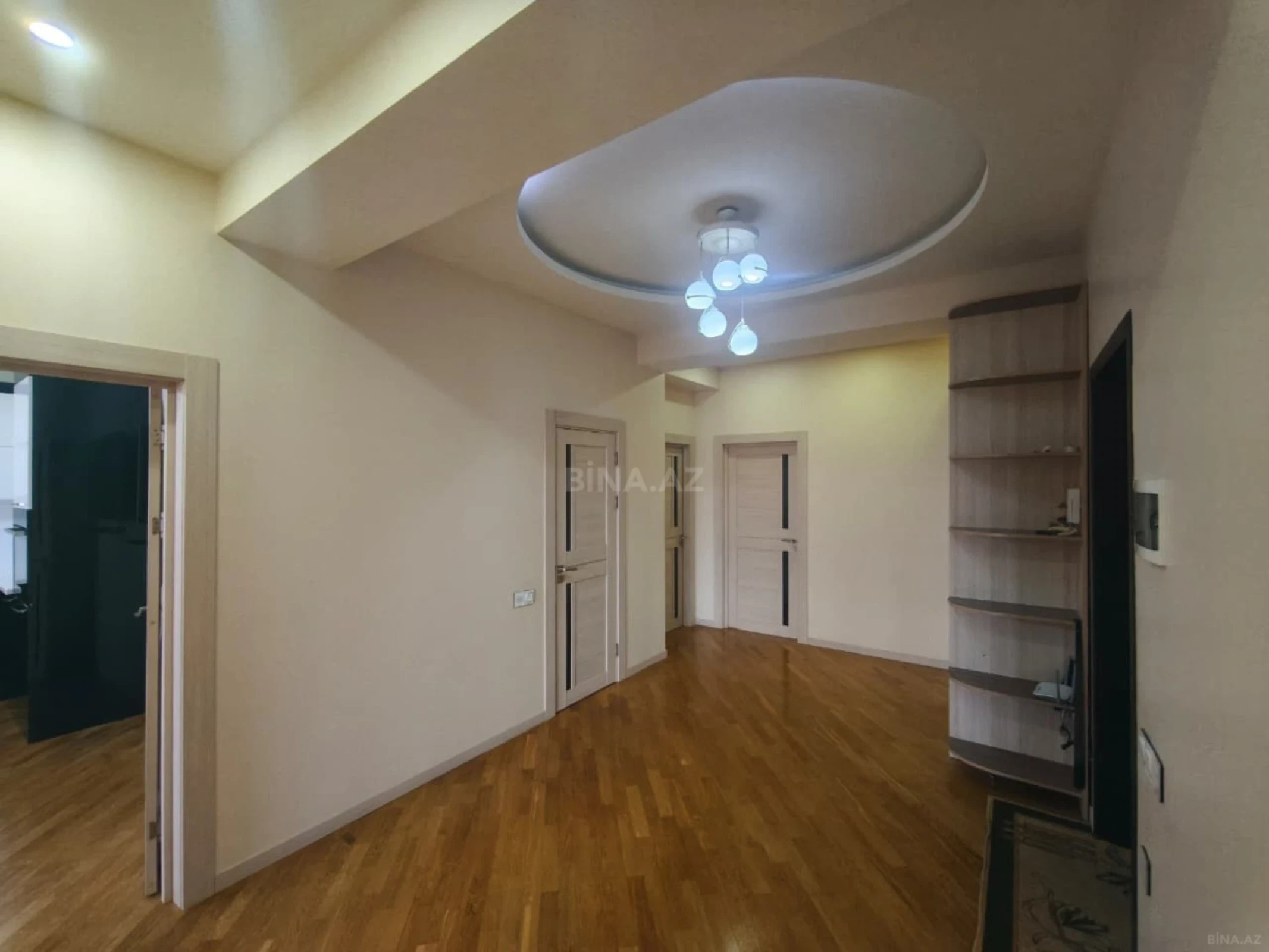 Satılır 3 otaqlı mənzil 137 m²