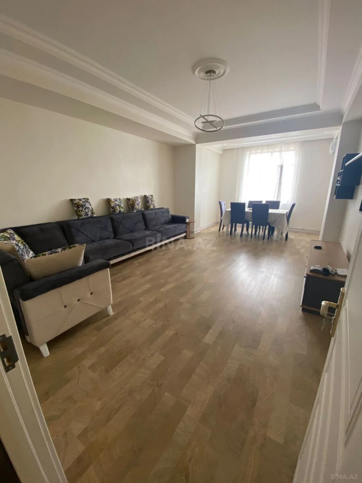 Kirayə verilir 2 otaqlı mənzil 93 m²
