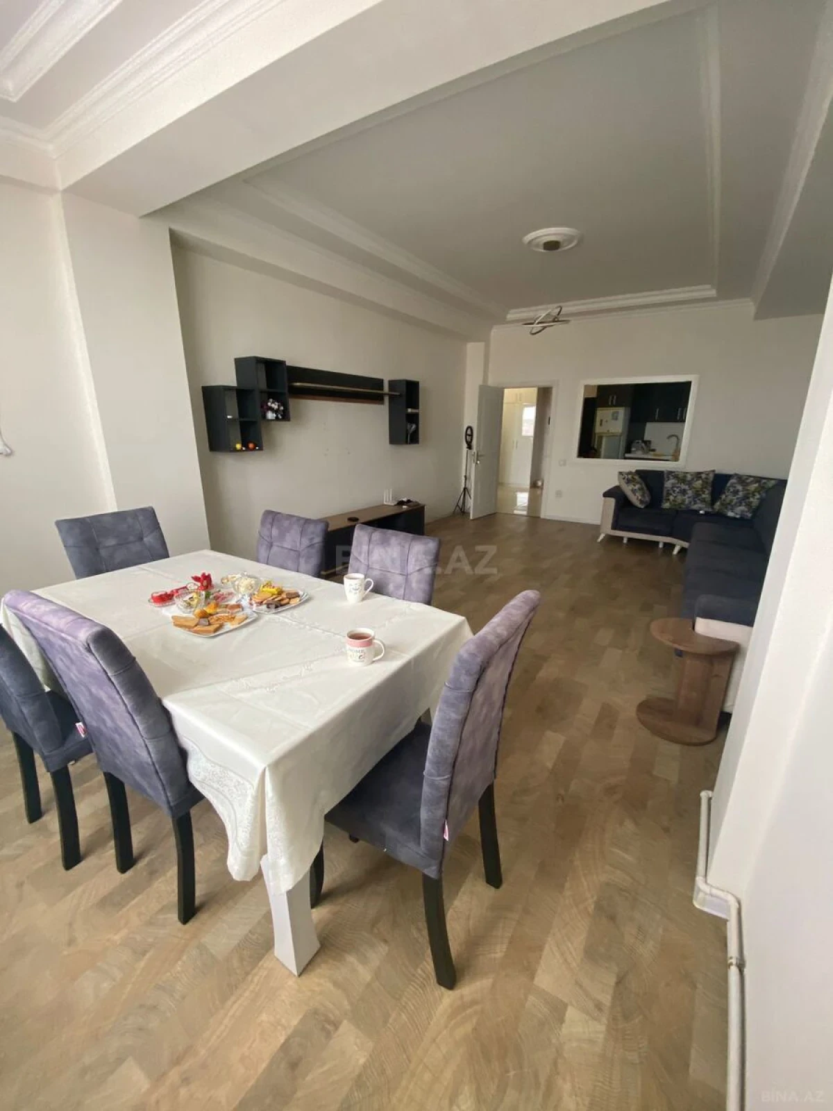 Kirayə verilir 2 otaqlı mənzil 93 m²