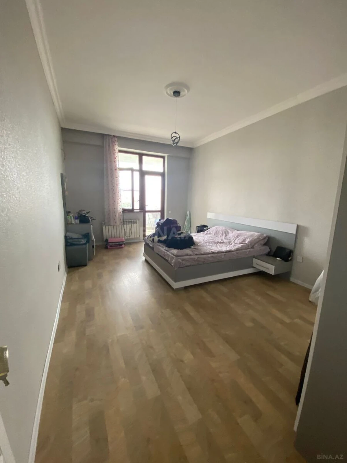 Kirayə verilir 2 otaqlı mənzil 93 m²