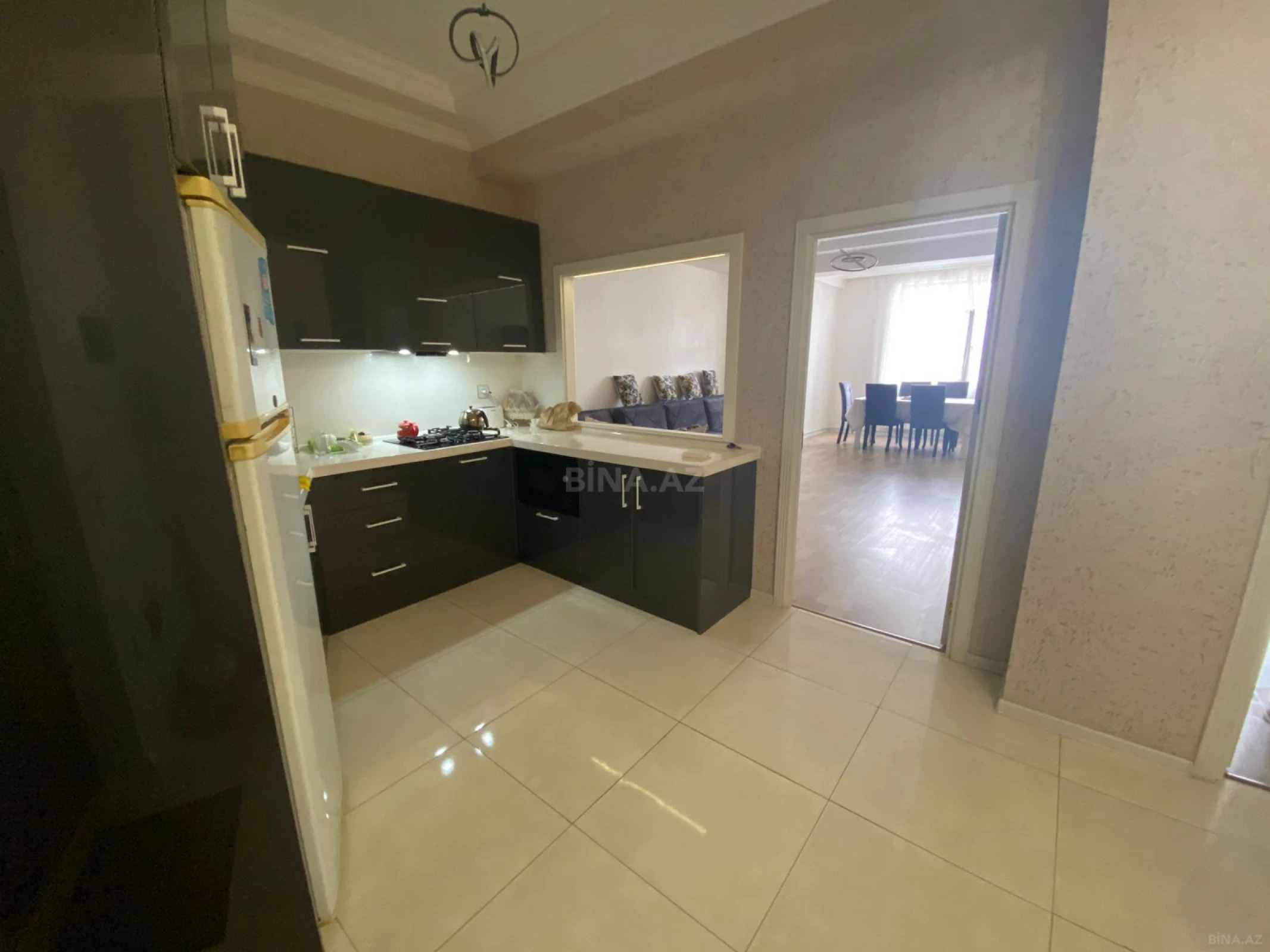 Kirayə verilir 2 otaqlı mənzil 93 m²