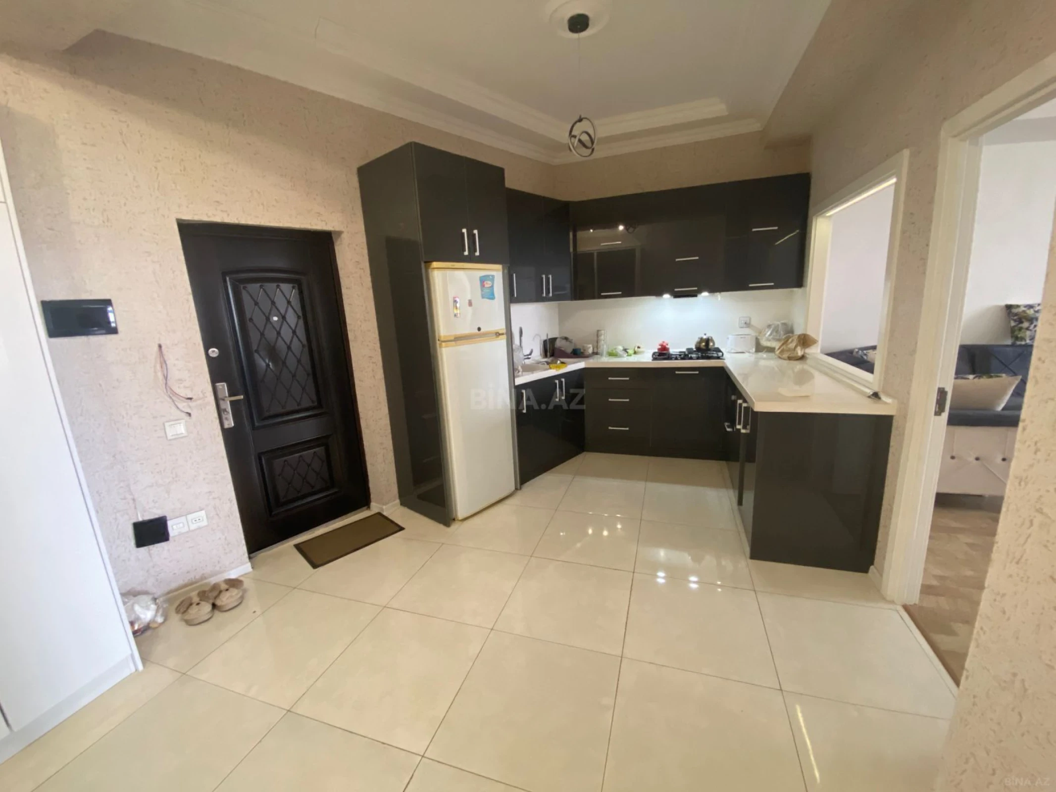 Kirayə verilir 2 otaqlı mənzil 93 m²