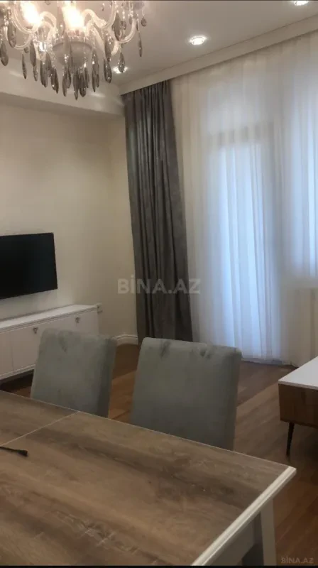 Kirayə verilir 2 otaqlı mənzil 85 m²