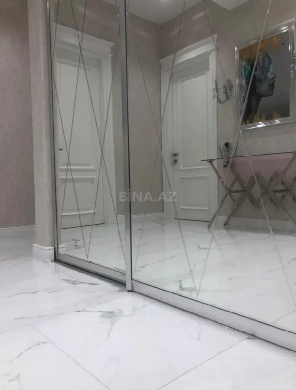 Kirayə verilir 2 otaqlı mənzil 85 m²