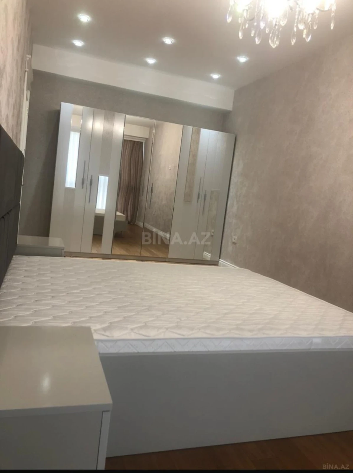 Kirayə verilir 2 otaqlı mənzil 85 m²