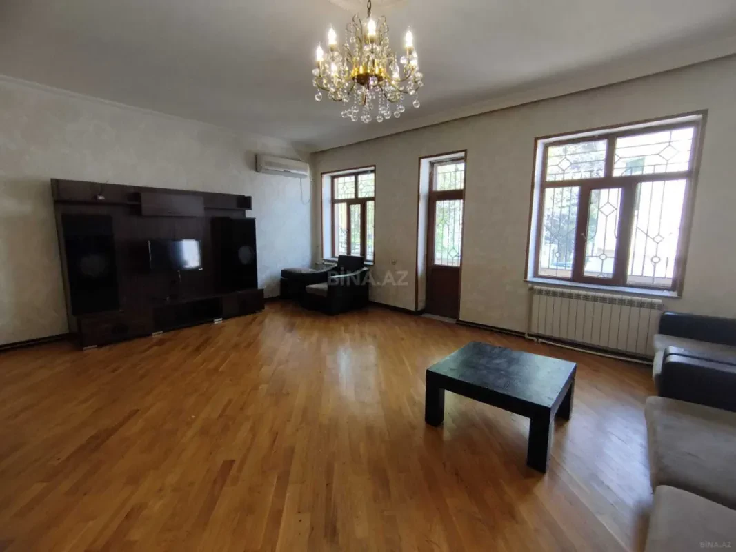 Kirayə verilir 5 otaqlı həyət evi 300 m²