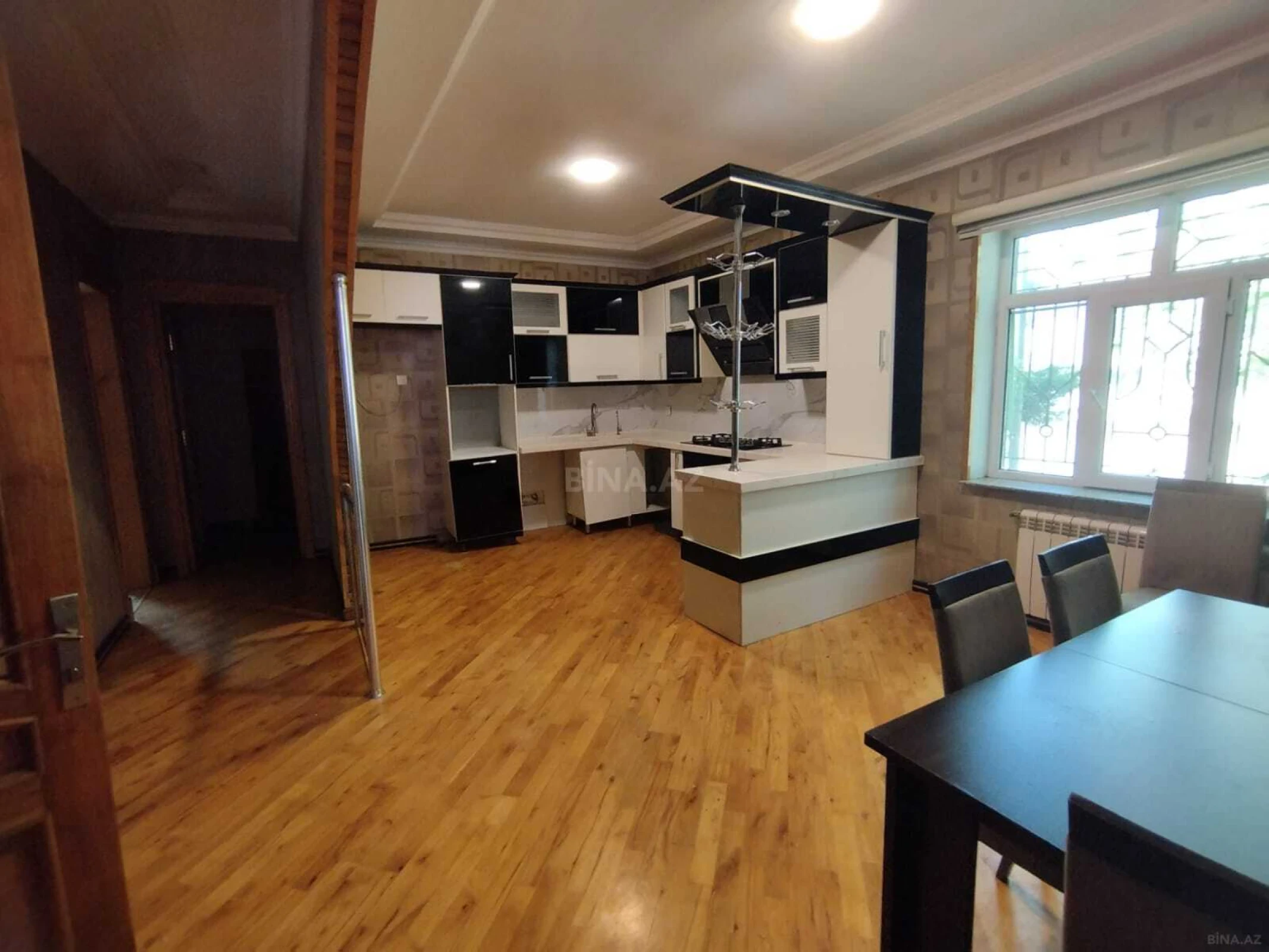Kirayə verilir 5 otaqlı həyət evi 300 m²