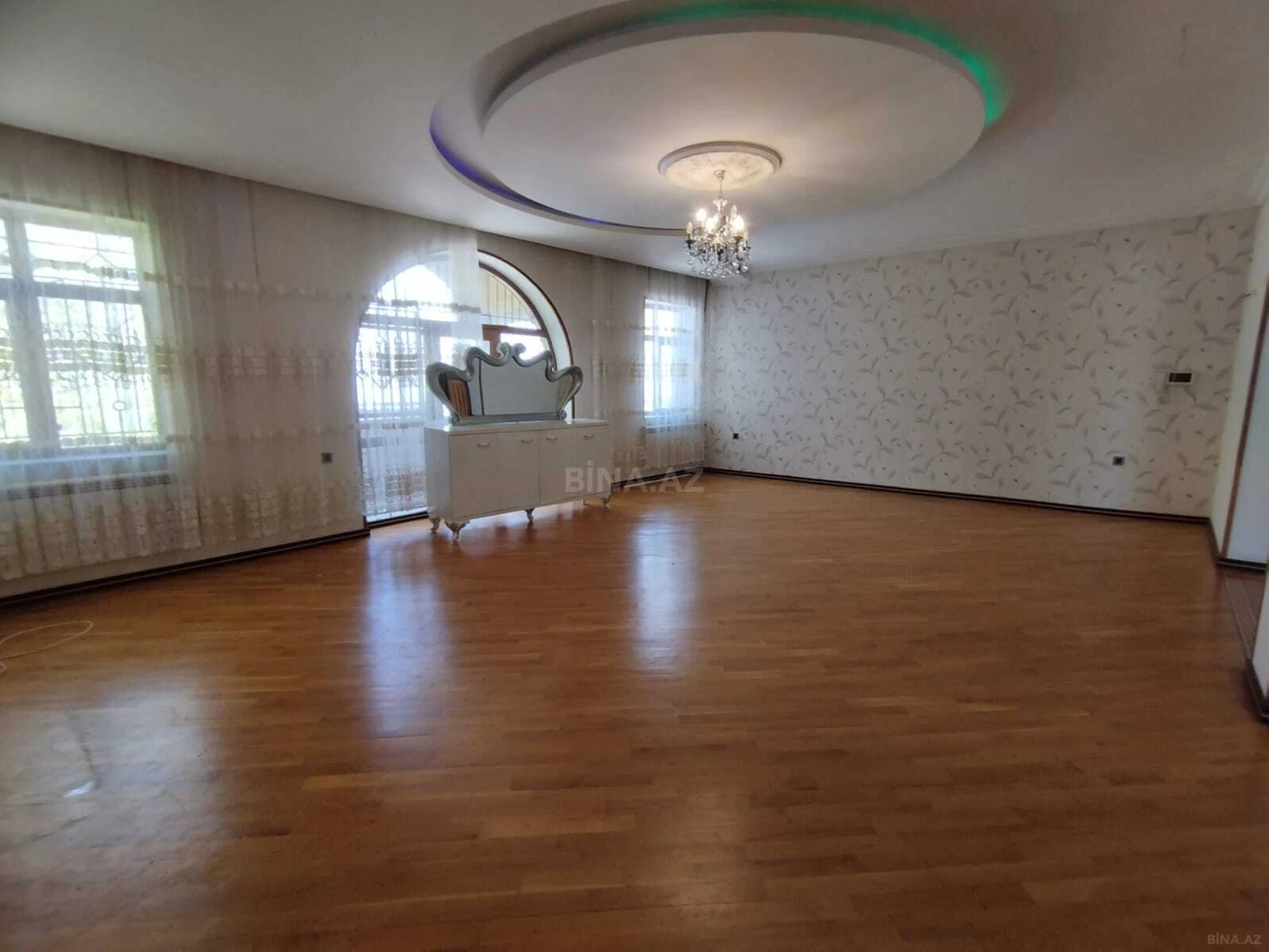 Kirayə verilir 5 otaqlı həyət evi 300 m²