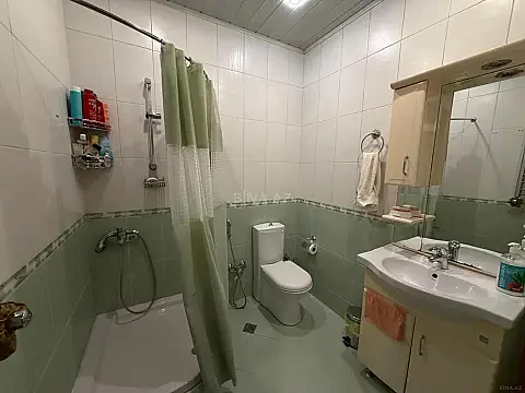 Satılır 3 otaqlı mənzil 135 m²