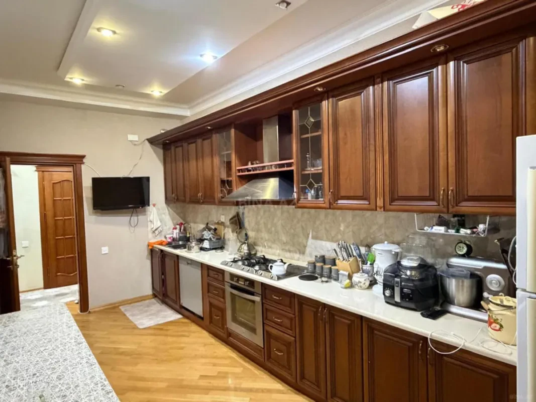 Satılır 3 otaqlı mənzil 135 m²
