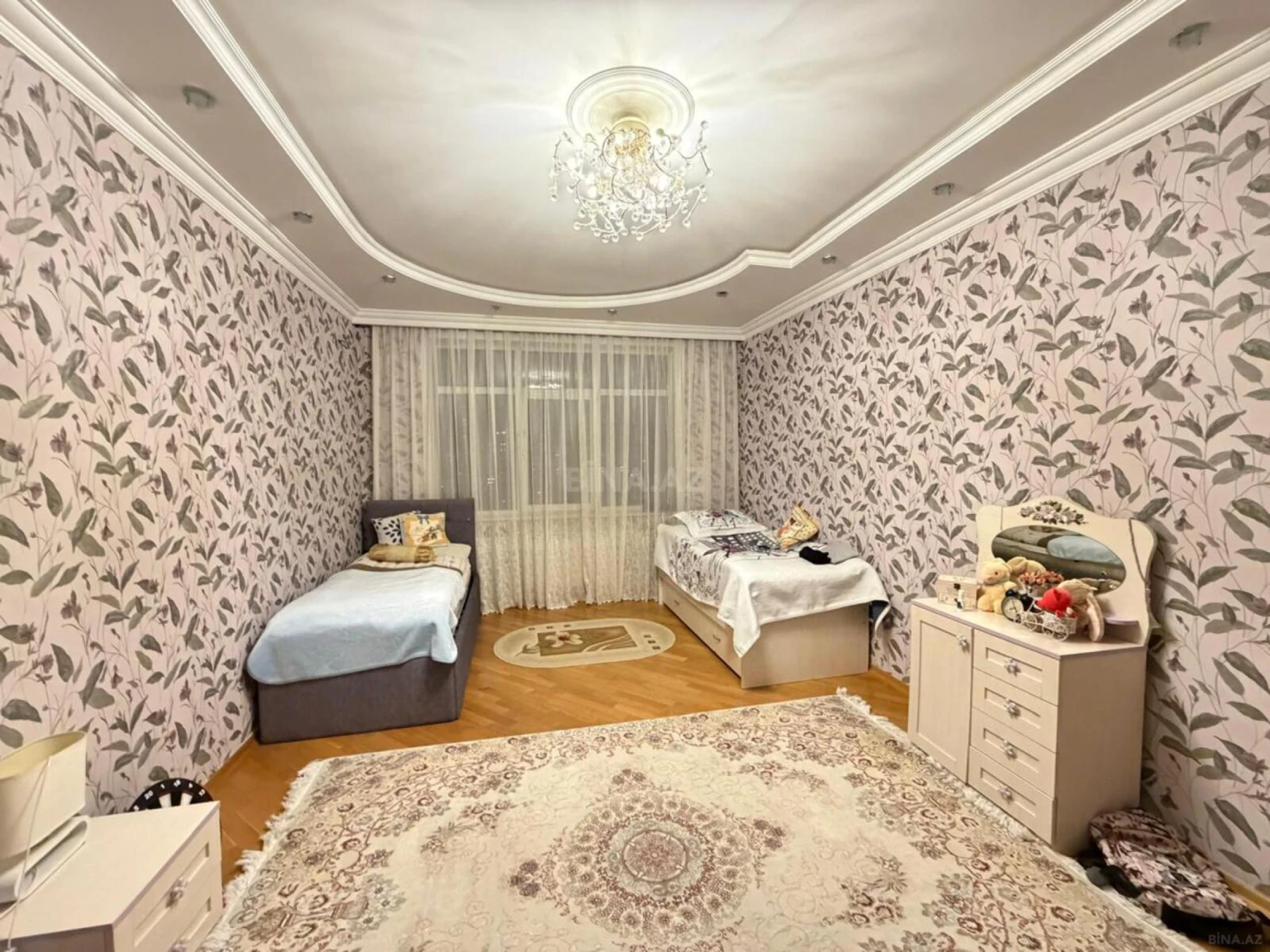 Satılır 3 otaqlı mənzil 135 m²