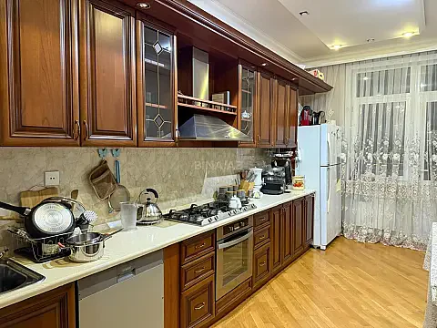Satılır 3 otaqlı mənzil 135 m²