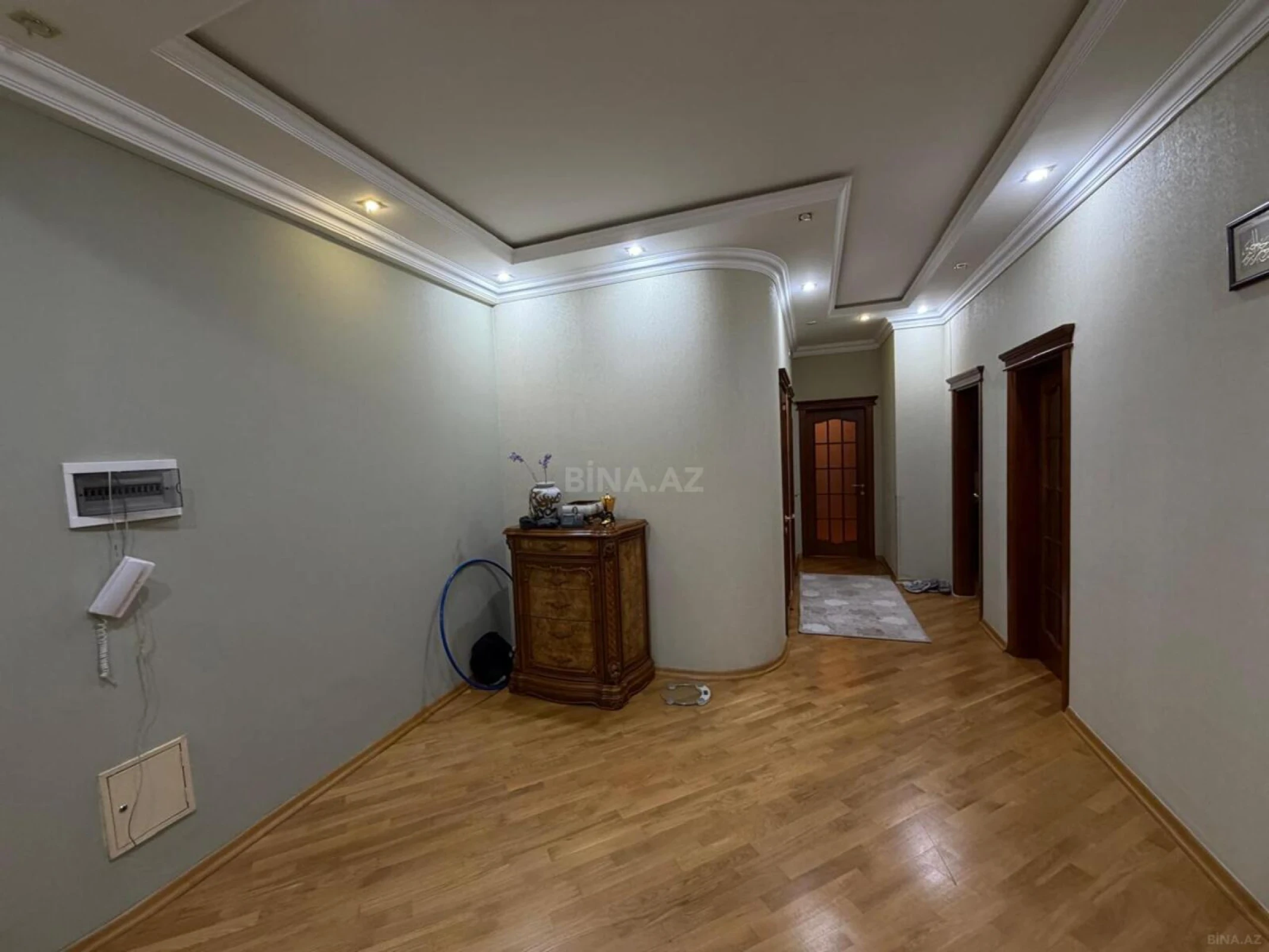 Satılır 3 otaqlı mənzil 135 m²