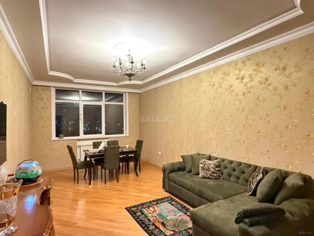 Satılır 3 otaqlı mənzil 135 m²