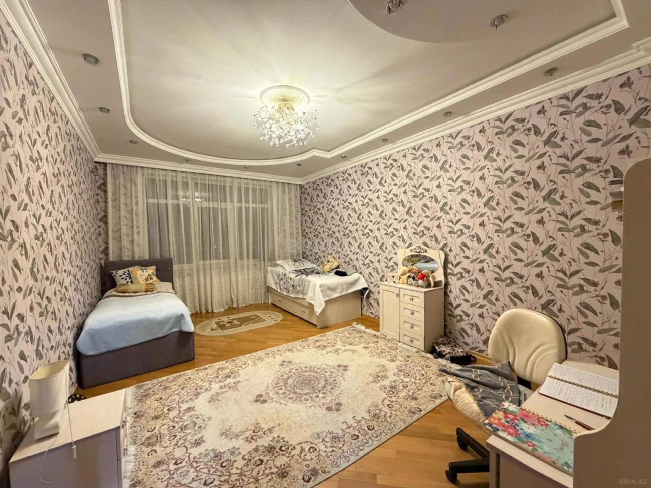 Satılır 3 otaqlı mənzil 135 m²