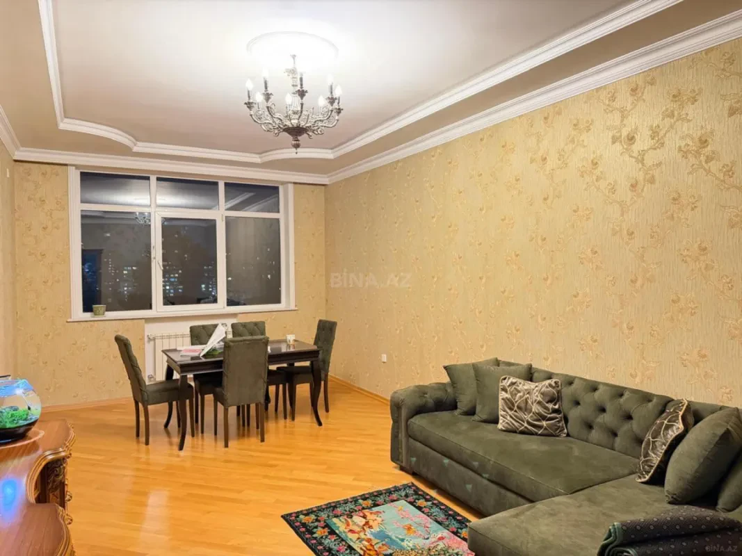 Satılır 3 otaqlı mənzil 135 m²