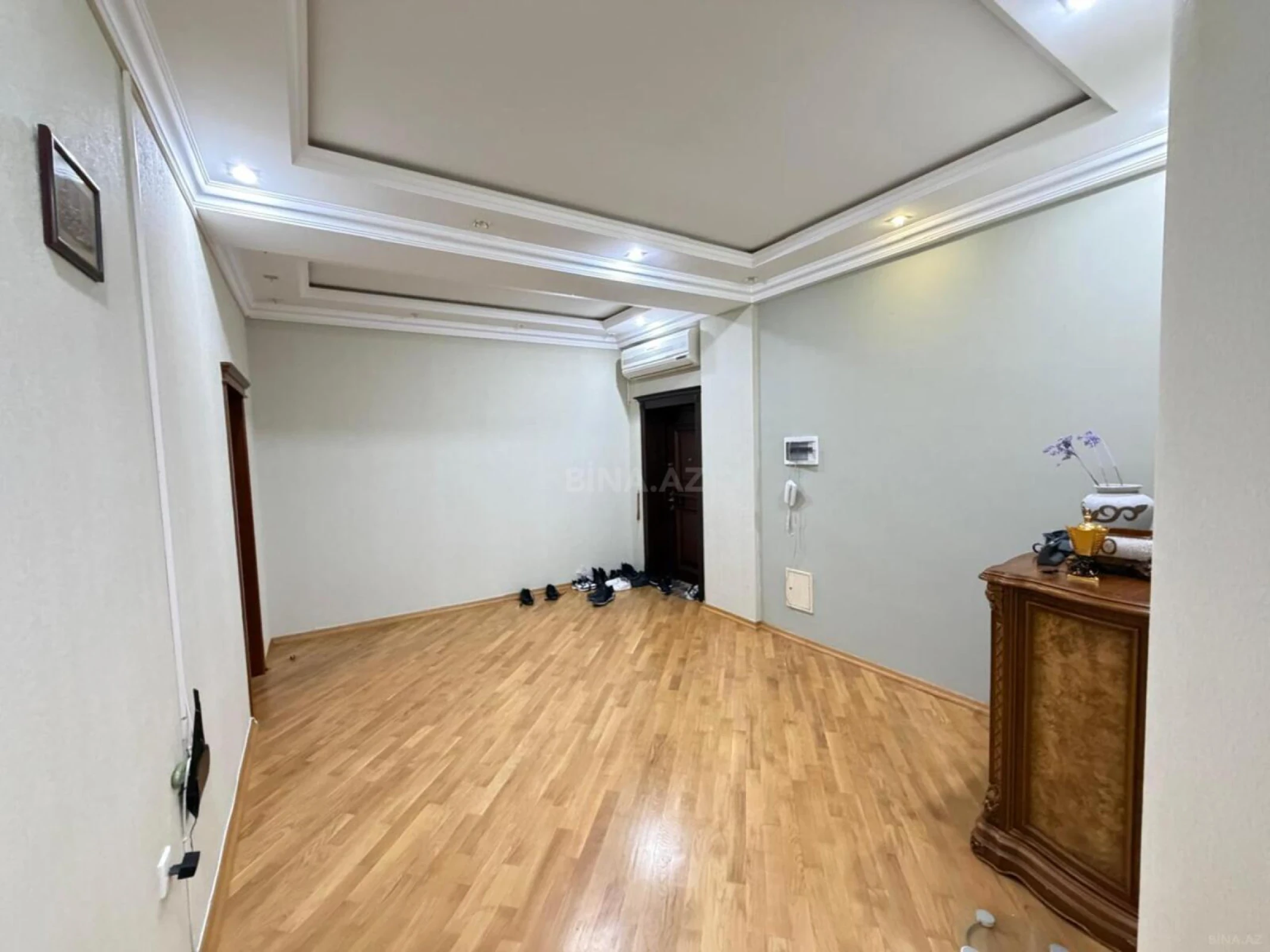 Satılır 3 otaqlı mənzil 135 m²