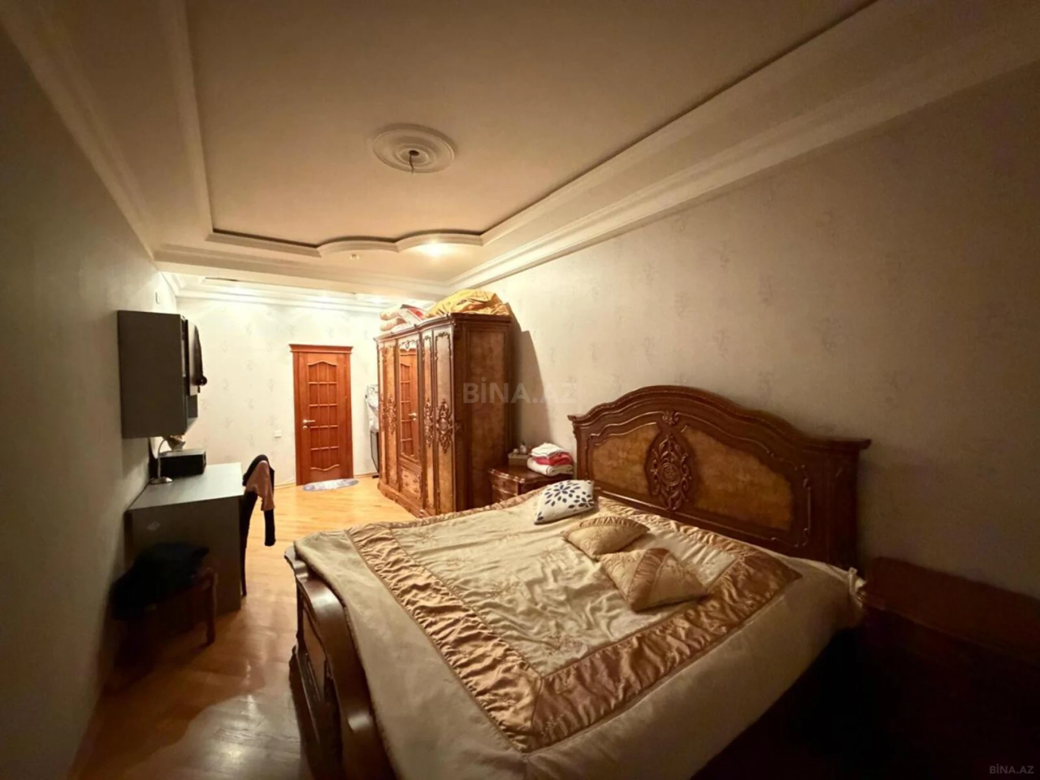 Satılır 3 otaqlı mənzil 135 m²