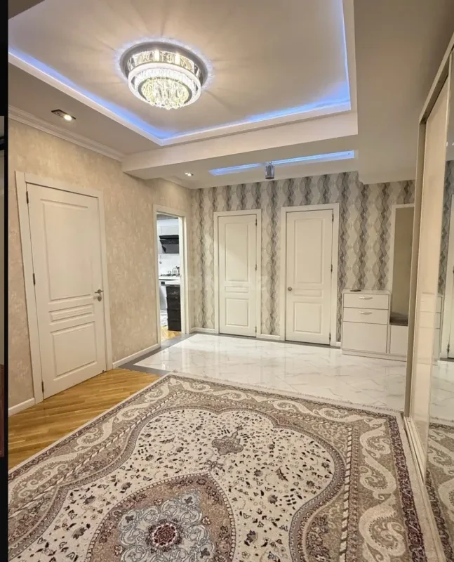 Satılır 2 otaqlı mənzil 96 m²