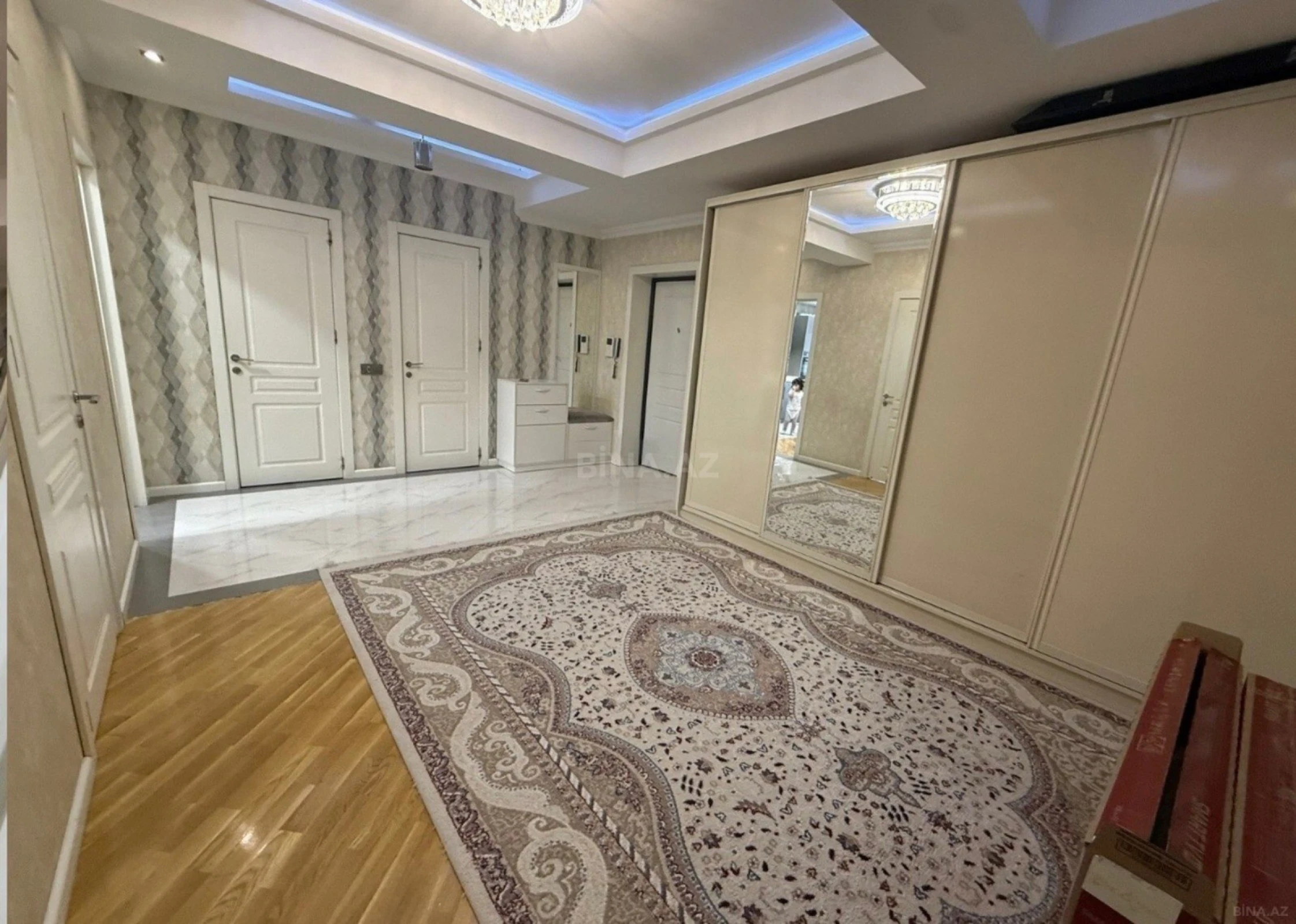 Satılır 2 otaqlı mənzil 96 m²